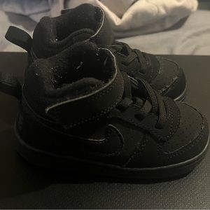 Todller boys black high top nike sneakers